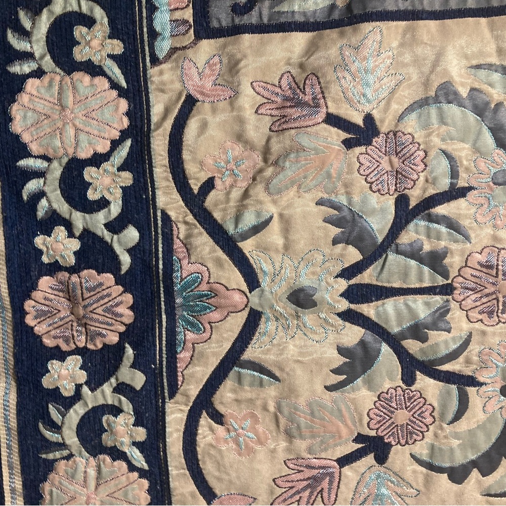 Vintage Prayer Rug - Picture 10 of 11